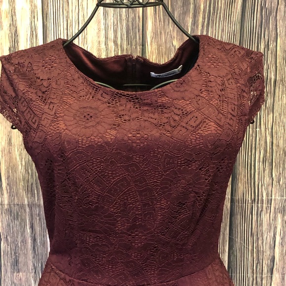 maroon lace dress - Picture 2 of 3